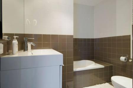 Adam & Eve Apartment *